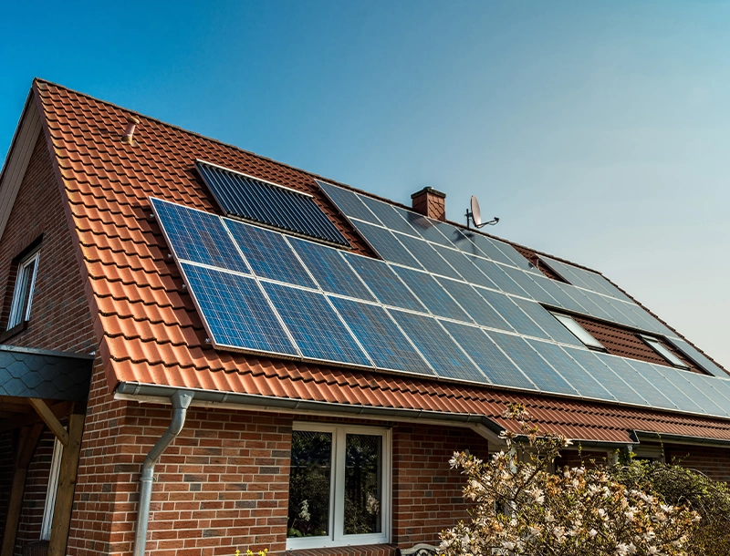 Maison avec panneaux solaires