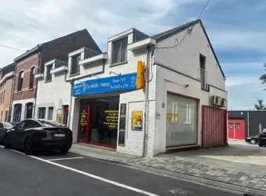Rez-de-chaussée commerciaux à vendre à Nivelles