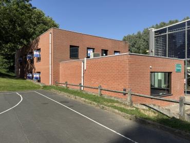Rez-de-chaussée commerciaux à vendre à Nivelles