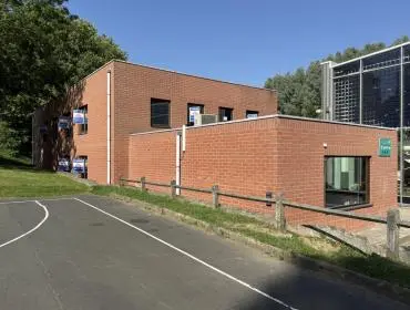 Rez-de-chaussée commerciaux à vendre à Nivelles